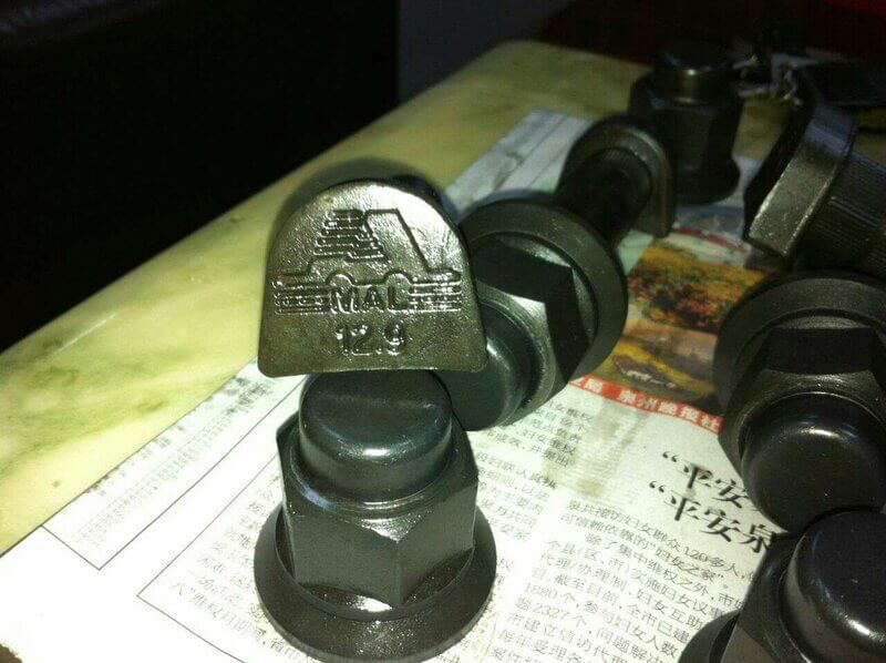 Колесный болт с гайкой закрытого типа от MalangParts